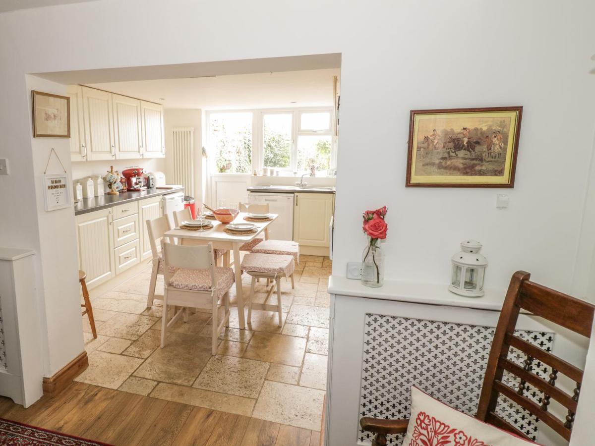 April Cottage Бродуей Екстериор снимка
