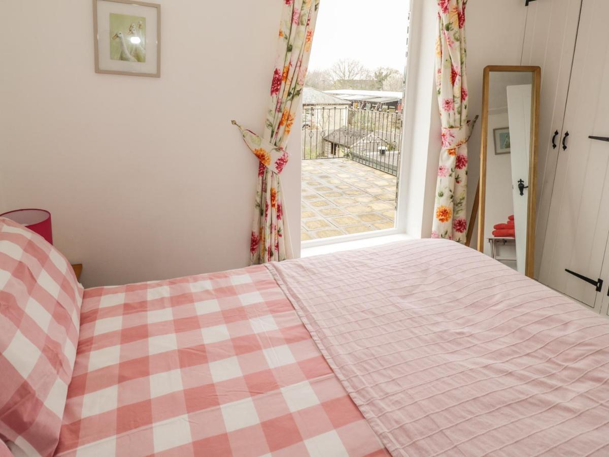 April Cottage Бродуей Екстериор снимка